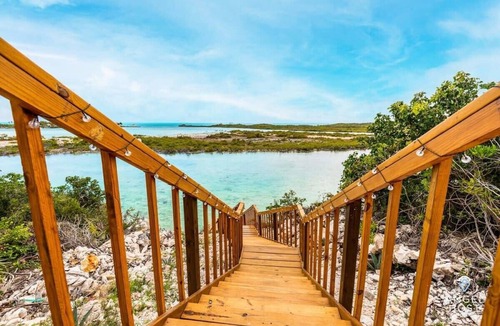 Ocean Point Apartment | Chalk Sound Lagoon Cottage with Kayak Dock
