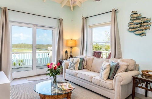 Ocean Point House | Chalk Sound Waterfront Cottage: Pool & Kayak
