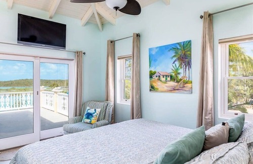 Ocean Point House | Chalk Sound Waterfront Cottage: Pool & Kayak