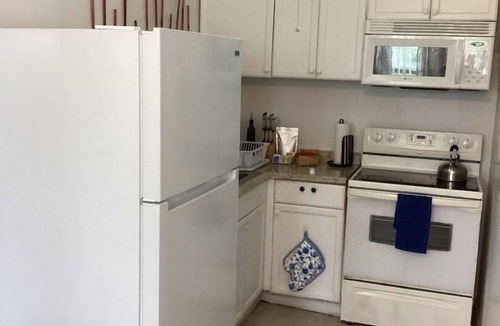 Cockburn Town Condo | Colwins #2 For Families/Couples/Singles Sleeps 4