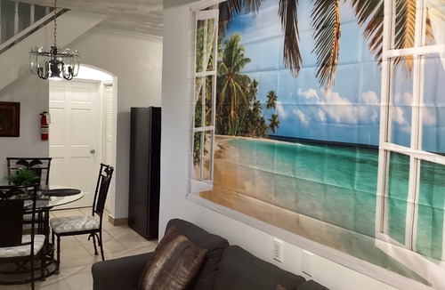 Cockburn Town Condo | Colwins #3 Family/Group w/Movie Room Sleeps 8
