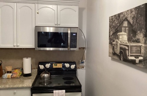 Cockburn Town Condo | Colwins #3 Family/Group w/Movie Room Sleeps 8