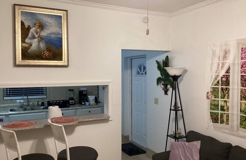 Cockburn Town Condo | Colwins #4 For Families/Couples/Singles Sleeps 4
