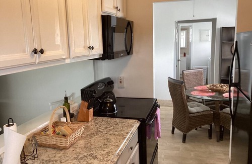 Cockburn Town Condo | Colwins #5 Family/Group/Couples Sleeps 8