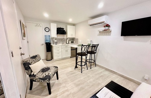 The Bight Apartment | Coral Studio for 2-pool,AC,WiFi,2 min walk to Grace Bay Beach