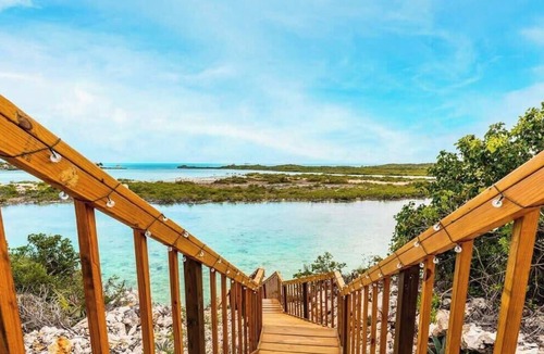 Ocean Point House | Cottage on Chalk Sound: Sunset Views & Dock