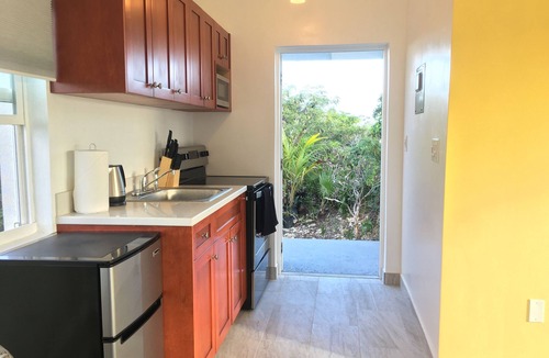 Long Bay Hills Apartment | Cozy Studio Villa near the Beach, Pool & Sunsets