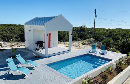 Long Bay Hills Apartment | Cozy Studio Villa near the Beach, Pool & Sunsets