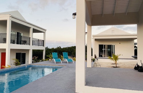 Long Bay Hills Apartment | Cozy Studio Villa near the Beach, Pool & Sunsets