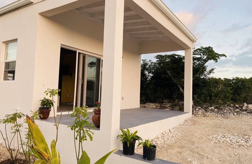 Long Bay Hills Apartment | Cozy Studio Villa near the Beach, Pool & Sunsets