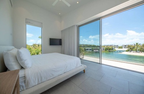 Long Bay Hills Hotel | Exclusive 6BR Island Retreat with Guest House, Full Kitchen & Lagoon Living