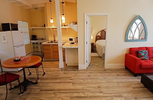 Cockburn Town Hotel | Few steps from the ocean, Two bedrooms apartment-CORAL GARDENS-Grand Turk Island