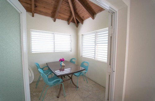 Grace Bay House | Fleur de Mer Villa Gracebay (semi-detached) 2bath2bed- 2min drive from the beach