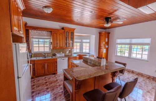 Whitby Villa | Golden Pelican – Ocean Front Lower Level Suite on North Caicos