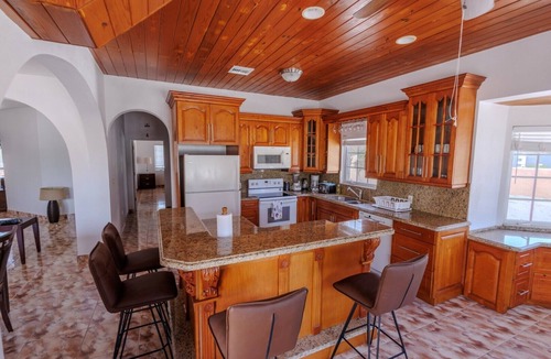 Whitby Villa | Golden Pelican – Ocean Front Lower Level Suite on North Caicos