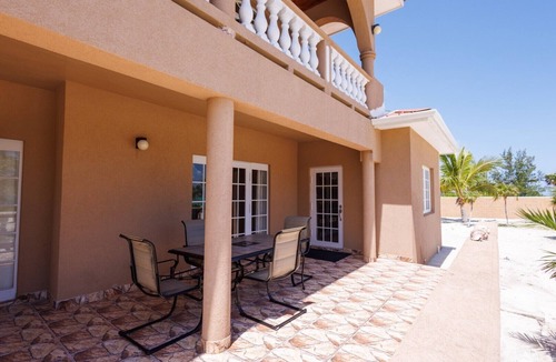 Whitby Villa | Golden Pelican – Ocean Front Lower Level Suite on North Caicos