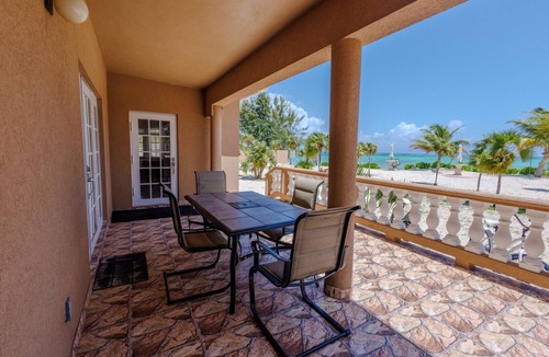 Whitby Villa | Golden Pelican – Ocean Front Lower Level Suite on North Caicos
