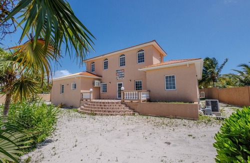 Whitby Apartment | Golden Pelican – Ocean Front Upper Level Suite on North Caicos