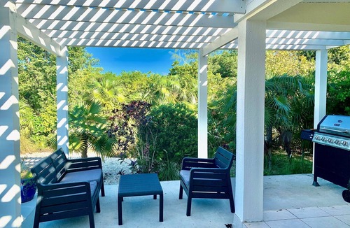 The Bight Villa | Grace Bay Beachwalk Villa with 2 Bedrooms, shared Pool and private Deck