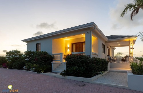 Long Bay Villa | Hang Five Surf Villa in Long Bay
