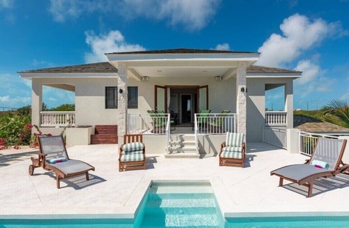 Long Bay Villa | Hang Five Surf Villa in Long Bay