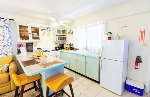 Venetian Road Settlement Apartment | Island Studio with Pool Access, Porch & Workspace