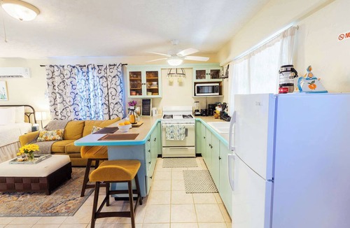 Venetian Road Settlement Apartment | Island Studio with Pool Access, Porch & Workspace