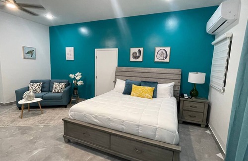 Grace Bay Hotel | King Size Bedroom - TheSuites@Mrgroupers
