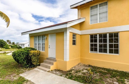 Bottle Creek House | Lagoon Home with Beach Access & Bikes Included