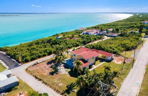 Bottle Creek Apartment | Lagoon-View Balcony Near Beaches & Water Sports