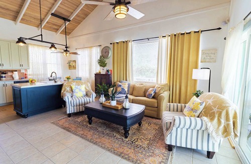 Venetian Road Settlement House | Lakeview House with Pool, BBQ, and Backyard