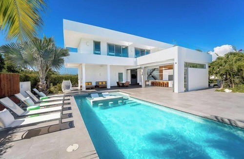 Long Bay Villa | Luxurious Elite Villa w/Pool and Beach Access (12)