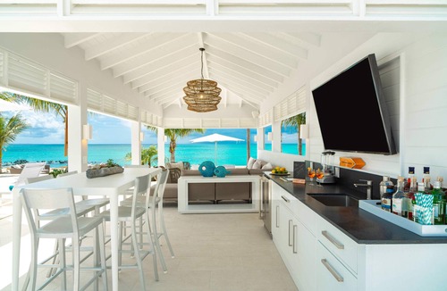 Leeward Settlement Villa | Milestone 8BR