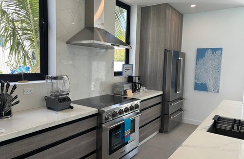 Blue Hills Villa | New - Aqua Blu BEACHFRONT Villa- "The Jasmine" Oceanfront - 4 King Bedrooms