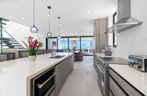 Blue Hills House | New - Aqua Blu BEACHFRONT Villa- "The Palm" Oceanfront - 4 King Bedrooms