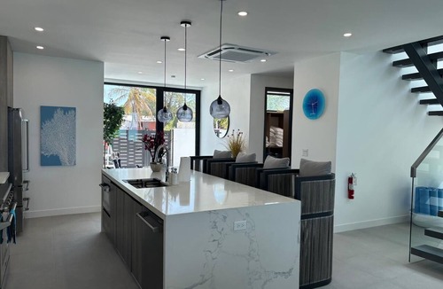 Blue Hills House | New - Aqua Blu BEACHFRONT Villa- "The Palm" Oceanfront - 4 King Bedrooms