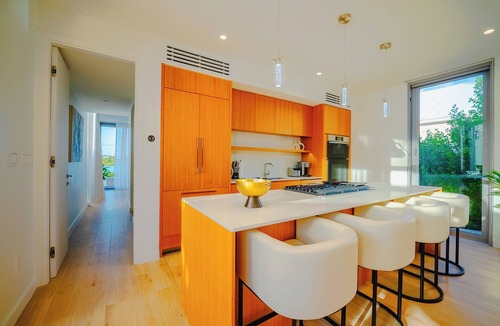 Discovery Bay House | New Luxury Villa in scenic Turtle Tail area w/Plunge Pool, Lake Views