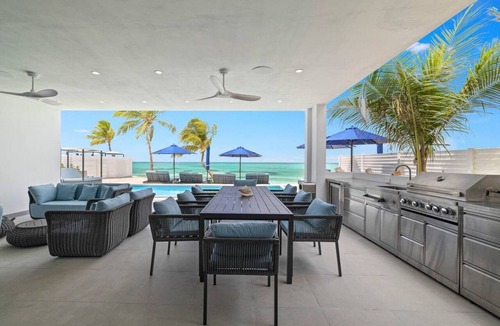 Blue Hills Villa | New Luxury Beachfront Villa `The Jasmine`