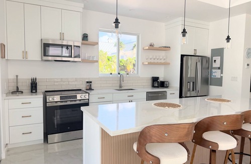 The Bight Villa | NEW Luxury Grace Bay villa,Pool,2 min>Beach&Reef