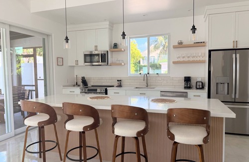 The Bight Villa | NEW Luxury Grace Bay villa,Pool,2 min>Beach&Reef