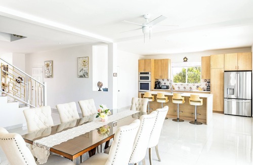 Cooper Jack Bay Settlement Villa | New & Unique Villa Blue Top! Waterfront 3 Bedrooms