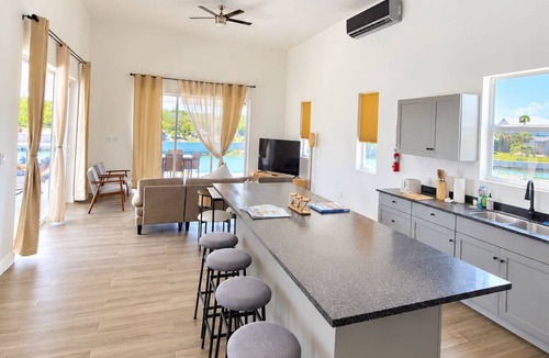 Discovery Bay House | Newly Listed -Canal front 2-bedroom Villa