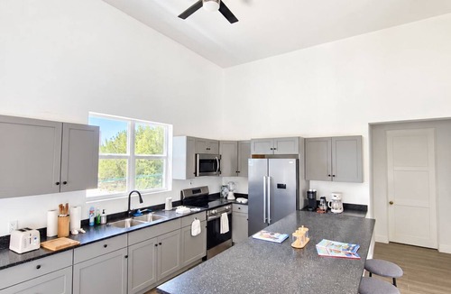 Discovery Bay House | Newly Listed -Canal front 2-bedroom Villa