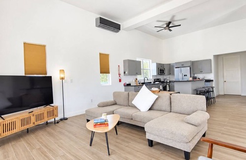 Discovery Bay House | Newly Listed -Canal front 2-bedroom Villa