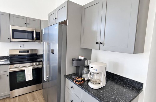 Discovery Bay House | Newly Listed -Canal front 2-bedroom Villa