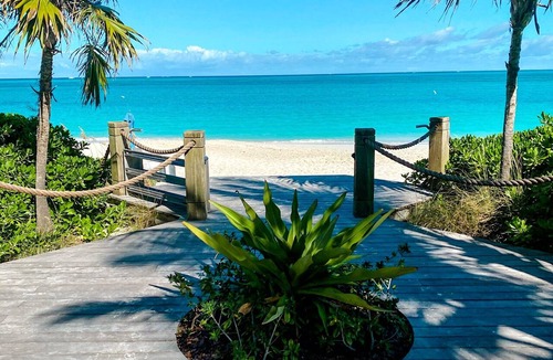 Grace Bay Condo | OCTOBER 10% PROMOTION DISCOUNT. Book and stay 7 nights or 1 month in October.