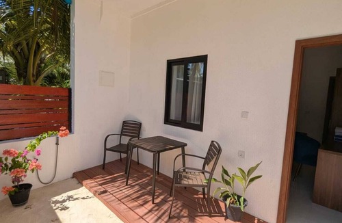 Omadhoo House | Perfect 3-bedroom house with AC in delightful Omadhoo