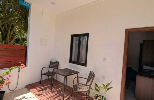 Omadhoo House | Perfect 3-bedroom house with AC in delightful Omadhoo