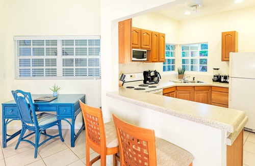 Leeward Settlement Villa | Perroquet Villa Family Villa near Leeward Beach