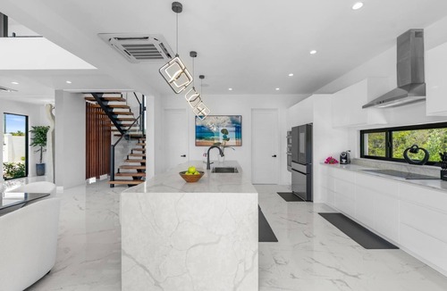 Long Bay Hills Villa | Poolside Villa with BBQ, Fire Pit & Near Beach
